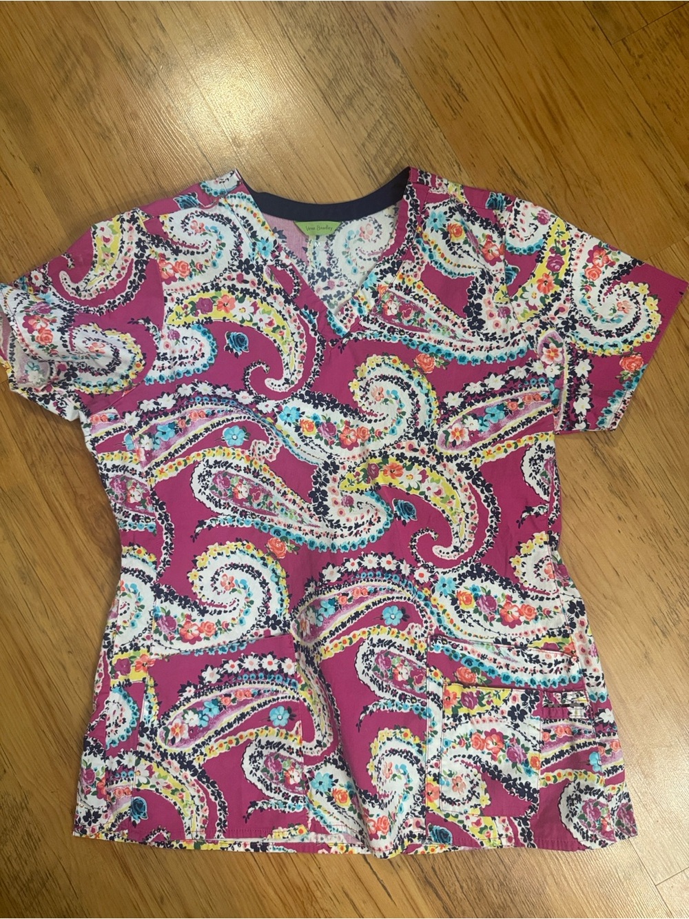 Vera Bradley Paisley Pink Scrub Top Sz M